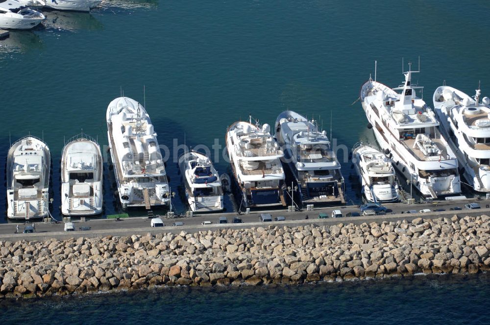 Aerial photograph Vallauris - Blick auf den Hafen im Stadtteil Golfe-Juan in Vallauris. Vallauris ist eine Gemeinde im Département Alpes-Maritimes in der Region Provence-Alpes-Cote d' Azur im Südosten Frankreichs gelegen. Golfe-Juan als Teil der Gemeinde Vallauris ist an der Cote d' Azur gelegen.