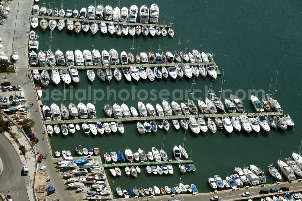 Aerial photograph Port d’Andratx - Yachten ankern an Bootsstegen im Hafen von Port d’Andratx auf Mallorca. The yacht harbor of Port d’Andratx on Majorca.