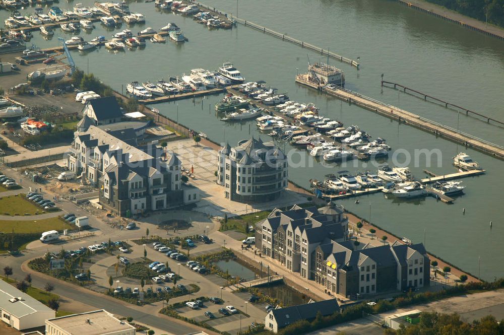 Aerial image Bergkamen - Blick auf den Yachthafen Marina Ruenthe in Bergkamen. Wer heute die Marina Ruenthe besucht und auf der suedlaendisch anmutenden Promenade oder auf der breiten Hafenmole einen Spaziergang macht, um an einem schoenen Sommertag das rege Ein- und Auslaufen von mehr als 200 Motorbooten zu beobachten, kann kaum glauben, dass hier noch vor weniger als 10 Jahren ein trister Kohle-Umschlagshafen sein ueberfluessiges Dasein fristete.