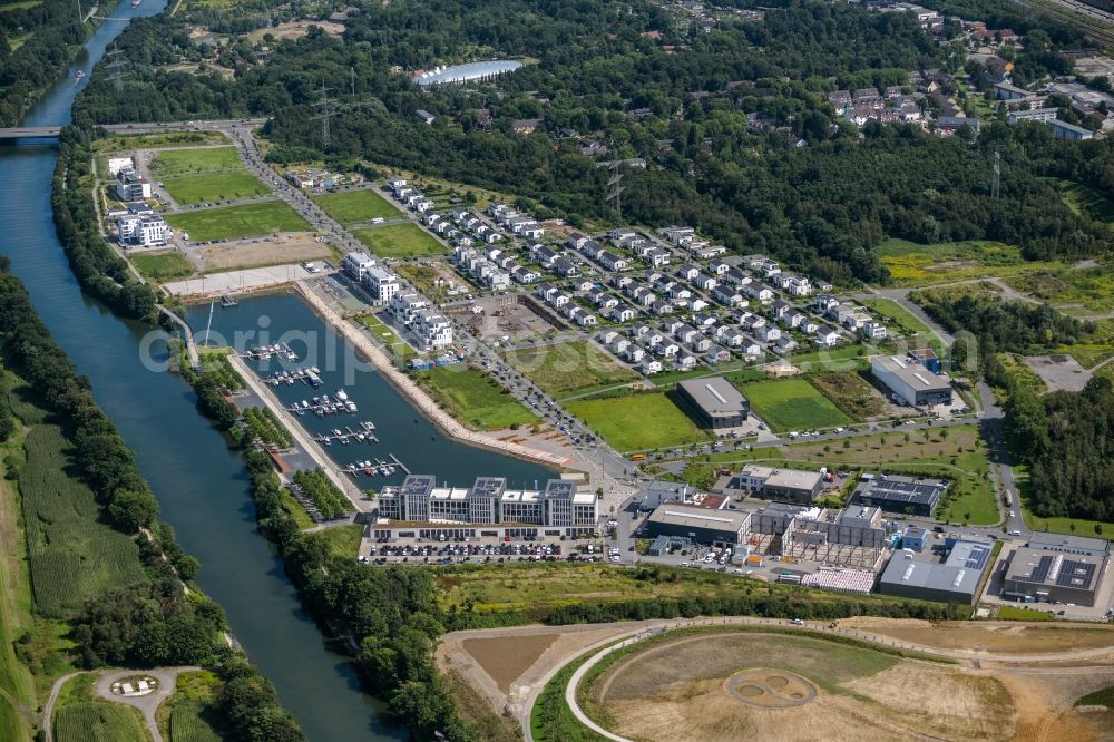 Gelsenkirchen from above - Pleasure boat marina with docks and moorings on the shore area des Rhein-Herne-Kanal in Gelsenkirchen at Ruhrgebiet in the state North Rhine-Westphalia