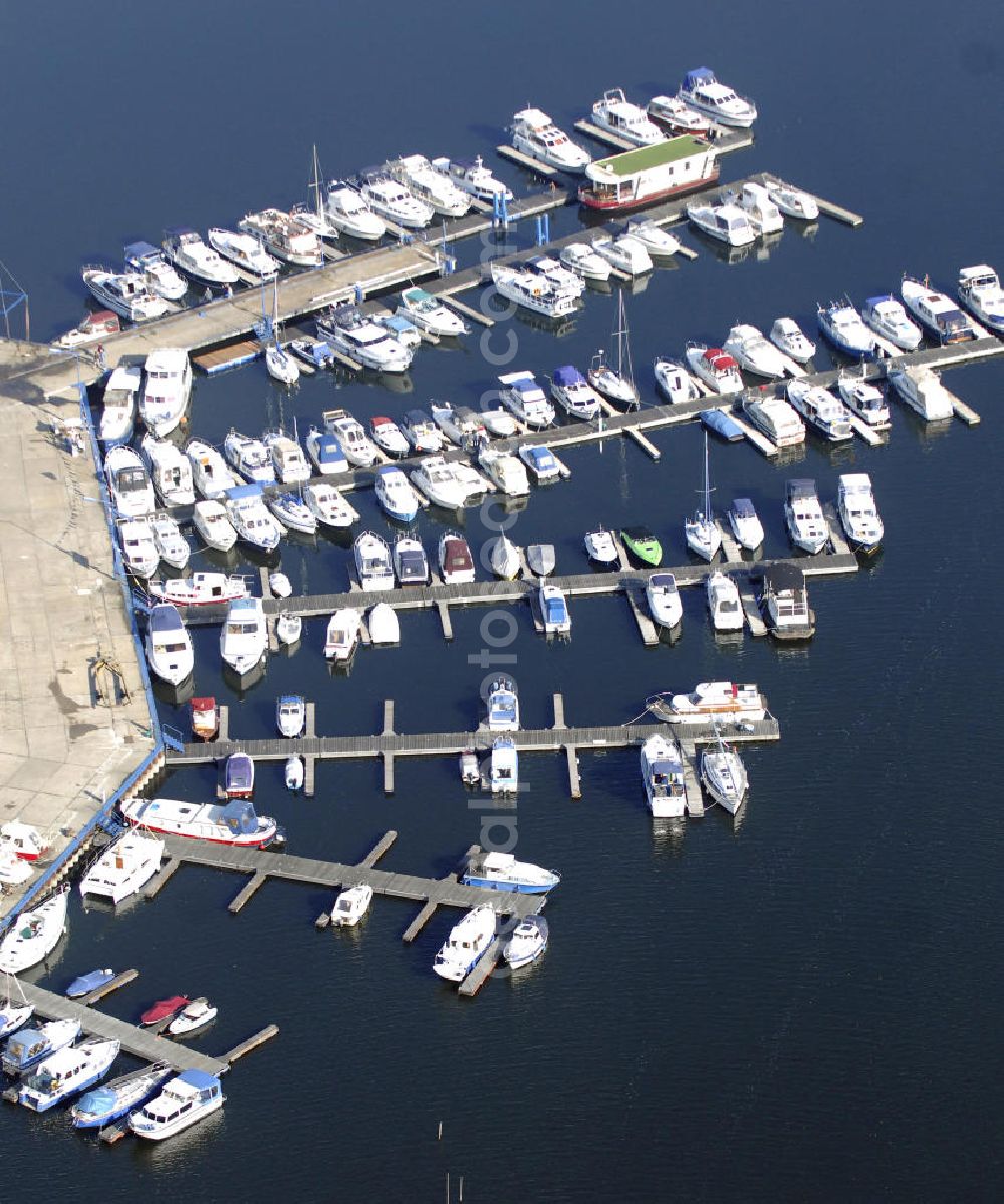 Aerial image Plaue - Blick auf den Yachthafen des Camping- und Ferienparks am Plauer See in Brandenburg. Im Auftrag der Target Invest GmbH & Co. KG betreibt die MarinaTramp mit Saisonbeginn 2008 den Yachthafen, um den Gästen einen besseren Service bieten zu können. Kontakt MarinaTramp: Tramp, Boris Funda, Parkgasse 2, 39418 Staßfurt, Tel. +49(0)3925 249714, Fax +49(0)3925 383765, Email: marina.plaue@trampgroup.de; Kontakt Ferienpark: Camping- und Ferienpark am Plauer See, Plauer Landstraße 200, 14774 Brandenburg OT Plaue, Tel. +49(0)3381 403227, Fax +49(0)3381 804644