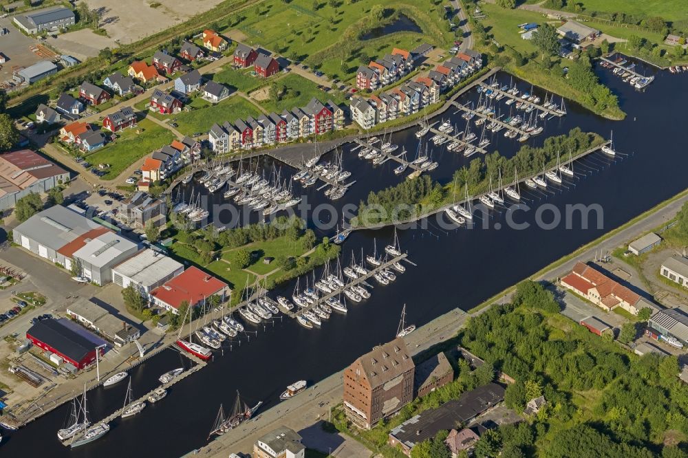 Aerial photograph Greifswald - Marina on the river Ryck Greifswald to the seat of the boat park GbR York Raven at Greifswald in Mecklenburg-Western Pomerania