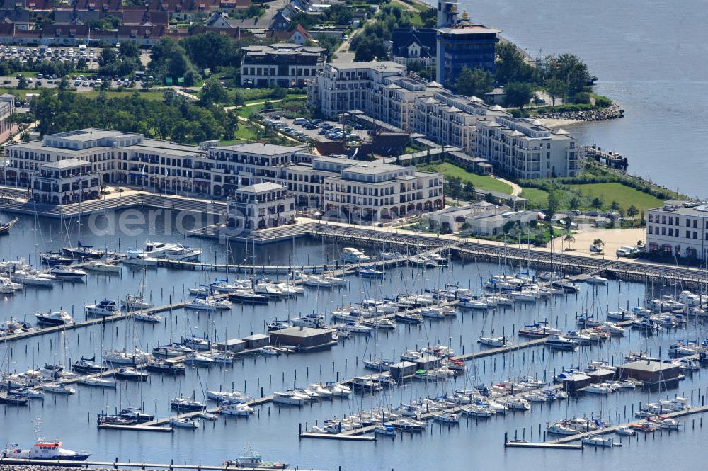 Aerial photograph Rostock Hohe Dühne - Blick auf den Yachthafen Hohe Düne mit der gleichnamigen Yachthafenresidenz an der Ostseeküste. View the marina Hohe Düne near Warnemünde.