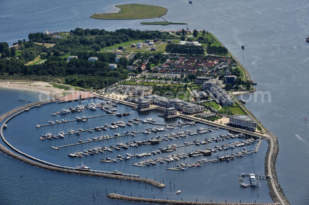 Aerial image Rostock Hohe Dühne - Blick auf den Yachthafen Hohe Düne mit der gleichnamigen Yachthafenresidenz an der Ostseeküste. View the marina Hohe Düne near Warnemünde.