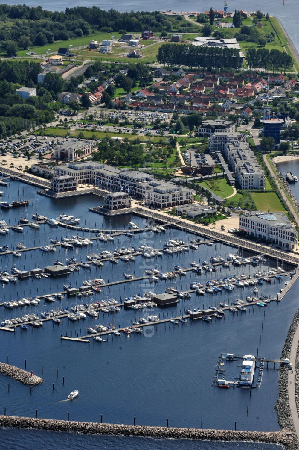 Rostock Hohe Dühne from above - Blick auf den Yachthafen Hohe Düne mit der gleichnamigen Yachthafenresidenz an der Ostseeküste. View the marina Hohe Düne near Warnemünde.