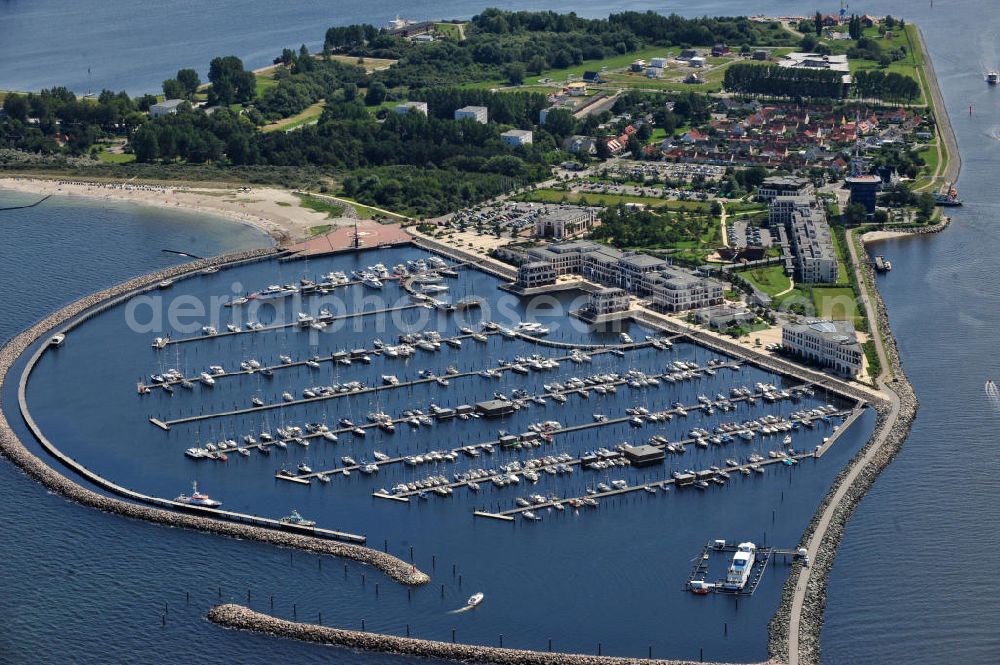 Rostock Hohe Dühne from the bird's eye view: Blick auf den Yachthafen Hohe Düne mit der gleichnamigen Yachthafenresidenz an der Ostseeküste. View the marina Hohe Düne near Warnemünde.