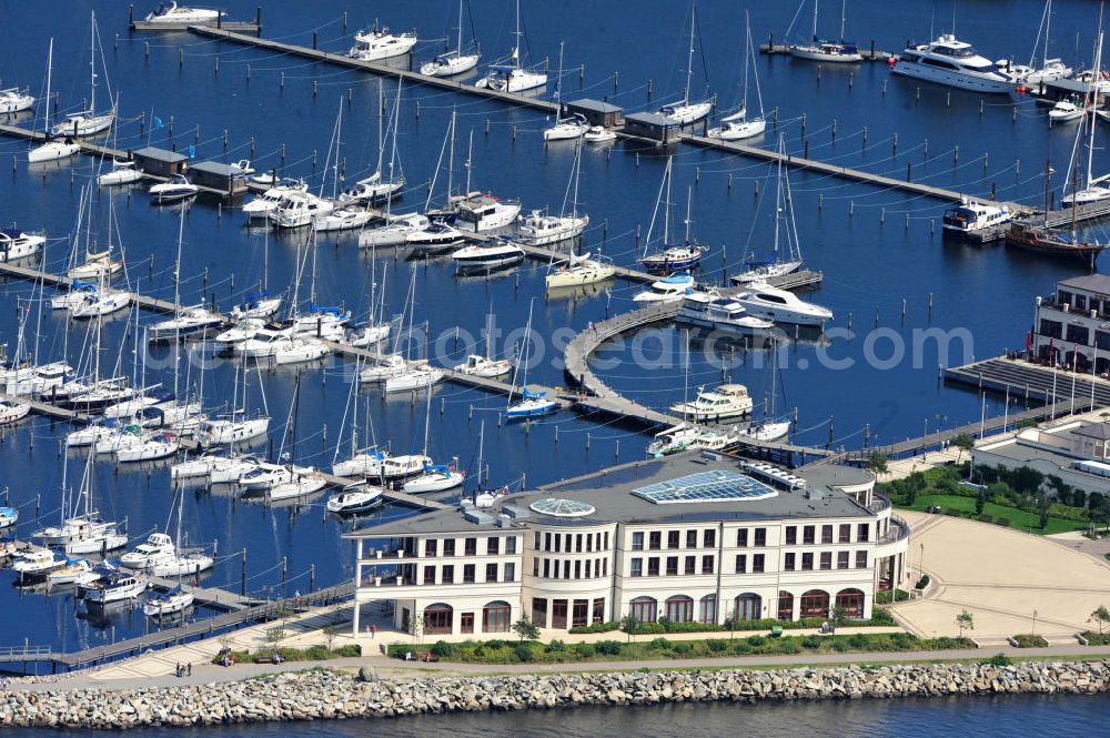 Aerial image Rostock Hohe Dühne - Blick auf den Yachthafen Hohe Düne mit der gleichnamigen Yachthafenresidenz an der Ostseeküste. View the marina Hohe Düne near Warnemünde.