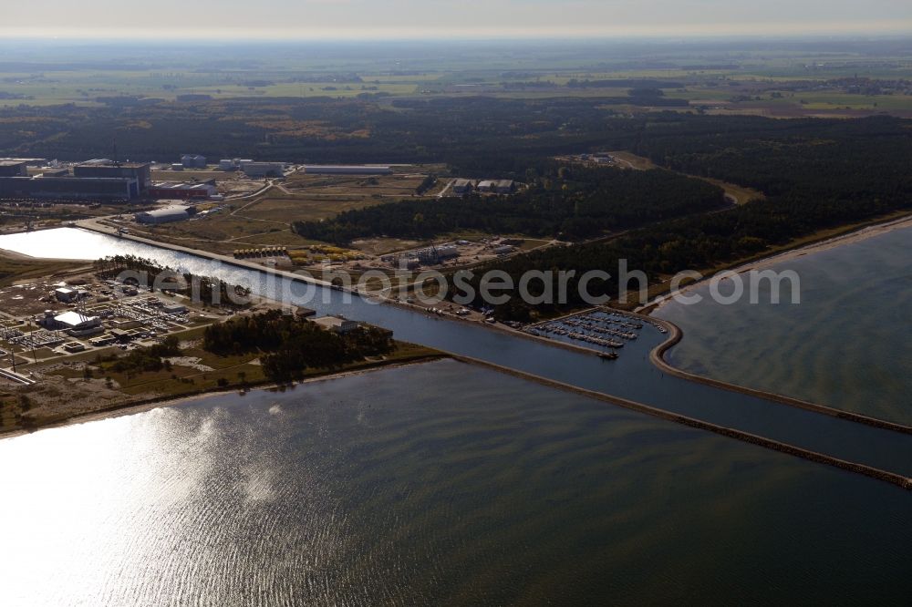 Aerial image Lubmin - View of the southern mole and the yacht harbour Marina Lubmin in Lubmin in the state Mecklenburg-Vorpommern. The port is located in the Bay of Greifswald. The industrial harbour of Lubmin abuts on the marina