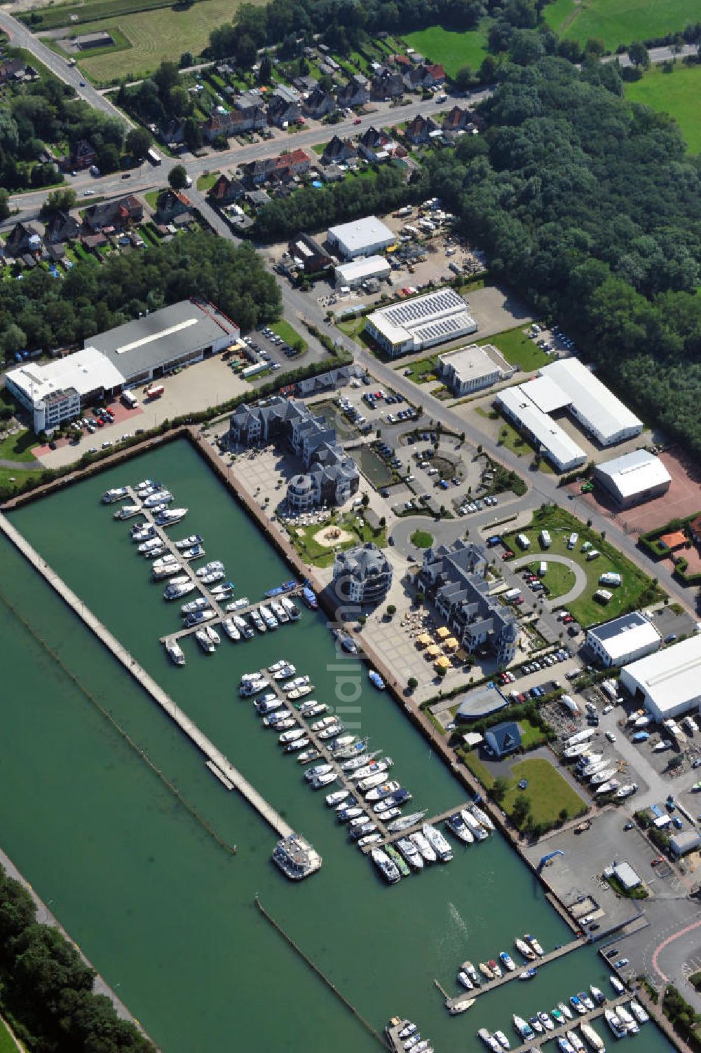 Bergkamen from the bird's eye view: View of the yacht harbor at Marina Rünthe at the Datteln-Hamm canal in Bergkamen in North Rhine-Westphalia. It was built in 1939 as the port of the coal mine Werne. Then in 1995, was the conversion as a yacht harbor