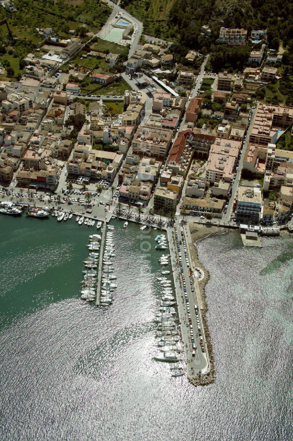 Aerial photograph Port d’Andratx - Der Hafen von Port d’Andratx auf Mallorca. Hier ankern Yachten und Fischerboote an den Bootsstegen. The harbor of Port d’Andratx on Majorca.