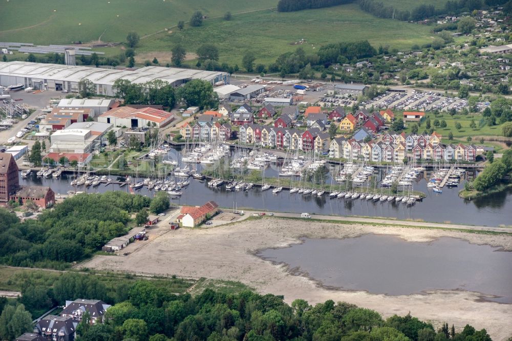 Aerial photograph Greifswald - Pleasure boat marina with docks and moorings on the shore area in Greifswald in the state Mecklenburg - Western Pomerania, Germany