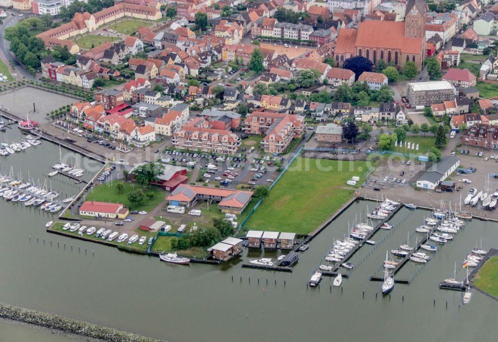 Aerial photograph Barth - Pleasure boat marina with docks and moorings on the shore area in Barth in the state Mecklenburg - Western Pomerania, Germany