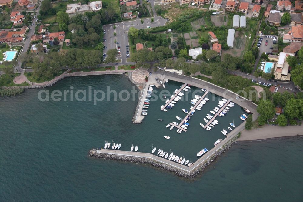 Aerial photograph Bolsena - Pleasure boat marina with docks and moorings on the shore area in Bolsena in Lazio in Italy