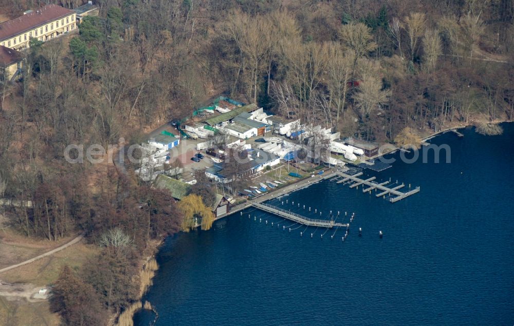 Berlin from above - Pleasure boat marina with docks and moorings on the shore area German - British yachtclub in the district Kladow Bezirk Spandau in Berlin