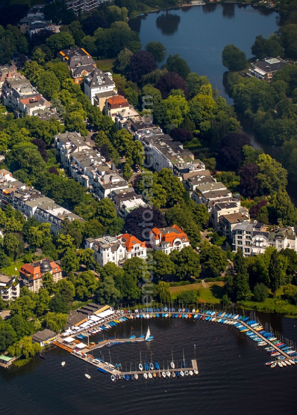 Hamburg from the bird's eye view: Pleasure boat marina with docks and moorings on the shore area in Hamburg in Germany