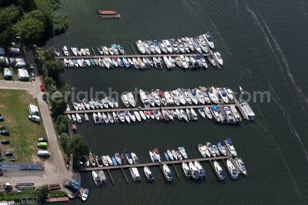 Werder (Havel) from the bird's eye view: Pleasure boat marina with docks and moorings on the shore area the Havel in the district Toeplitz in Werder (Havel) in the state Brandenburg, Germany