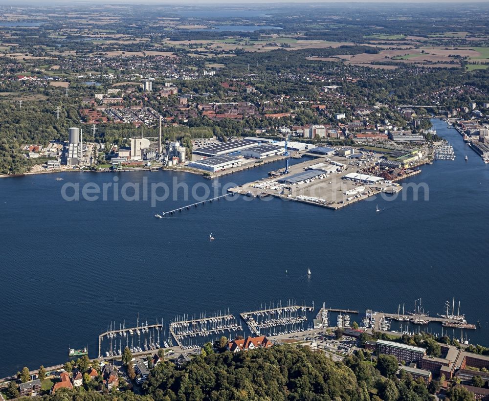 Aerial image Kiel - Pleasure boat marina with docks and moorings on the shore area Kiellinie in Kiel in the state Schleswig-Holstein, Germany