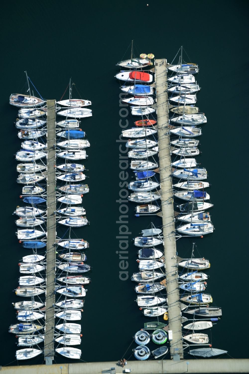 Markkleeberg from above - Pleasure boat marina with docks and moorings on the shore area in Markkleeberg in the state Saxony