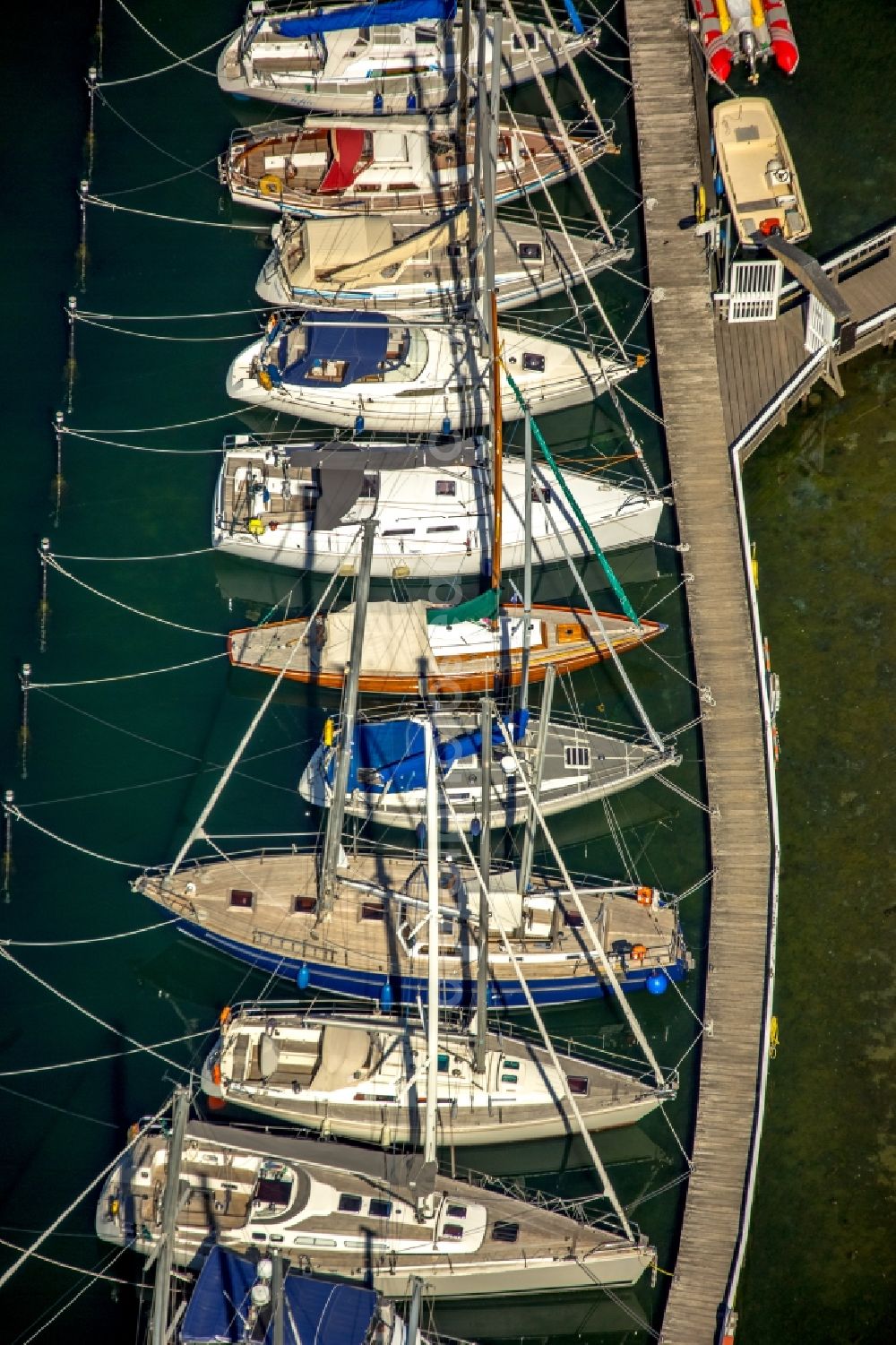 Aerial image Neustadt in Holstein - Pleasure boat marina with docks and moorings on the shore area in Neustadt in Holstein in the state Schleswig-Holstein