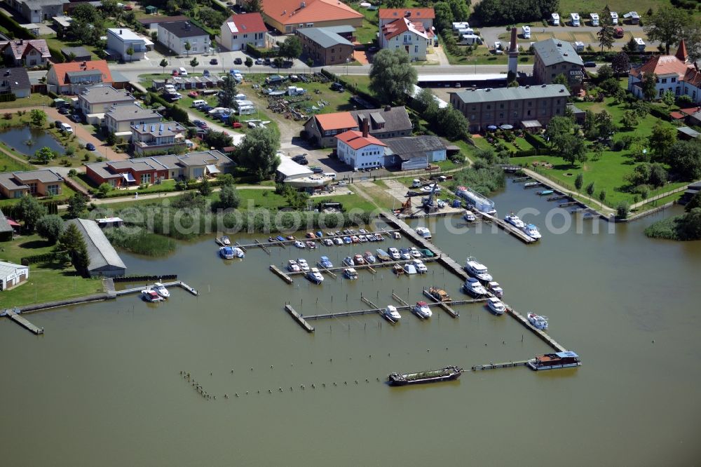 Aerial photograph Neustrelitz - Pleasure boat marina with docks and moorings on the shore area in Neustrelitz in the state Mecklenburg - Western Pomerania