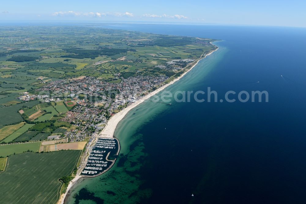 Grömitz from above - Pleasure boat marina with docks and moorings on the shore area of North Sea in Groemitz in the state Schleswig-Holstein