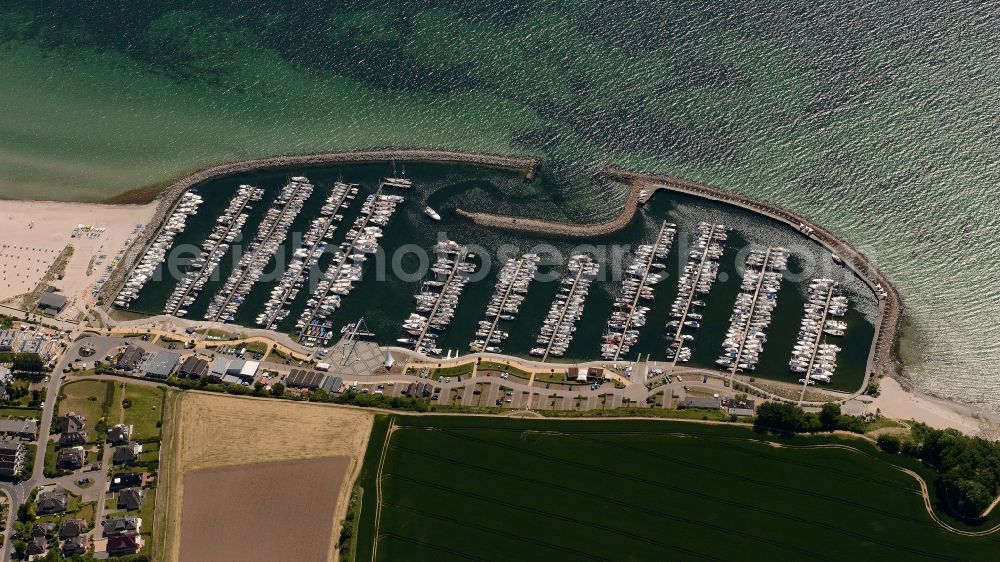 Aerial image Grömitz - Pleasure boat marina with docks and moorings on the shore area of North Sea in Groemitz in the state Schleswig-Holstein