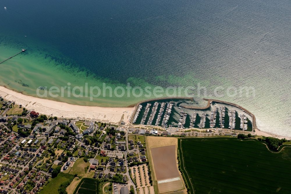 Grömitz from above - Pleasure boat marina with docks and moorings on the shore area of North Sea in Groemitz in the state Schleswig-Holstein