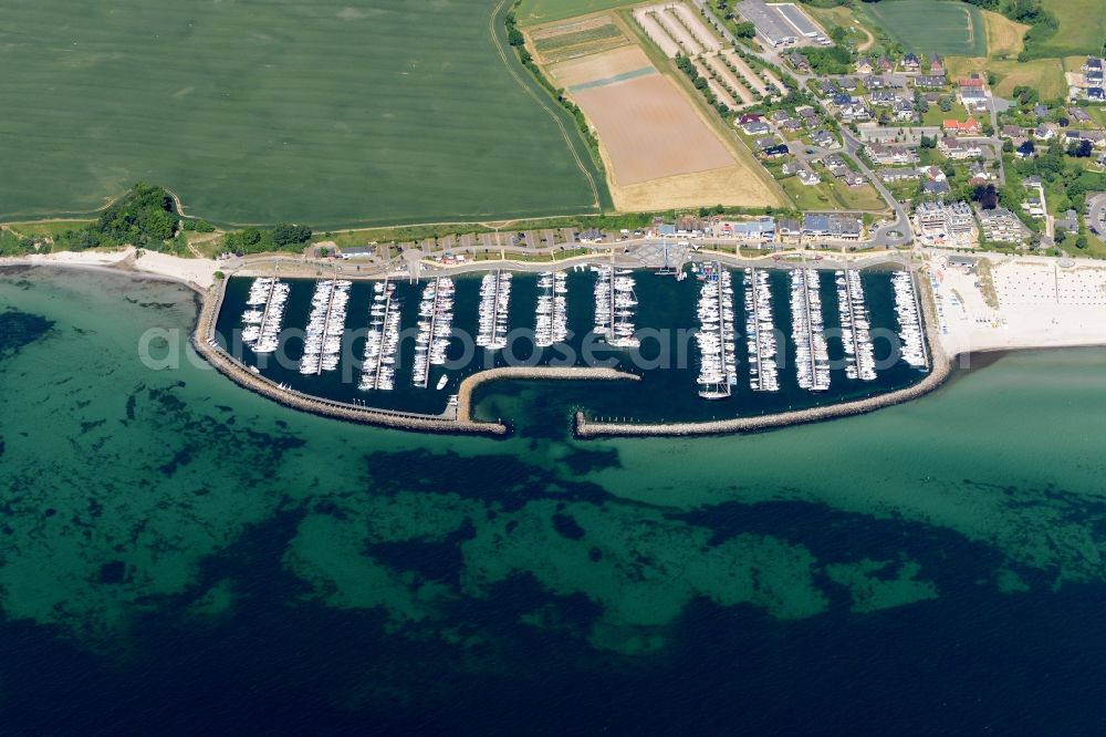 Aerial image Grömitz - Pleasure boat marina with docks and moorings on the shore area of North Sea in Groemitz in the state Schleswig-Holstein