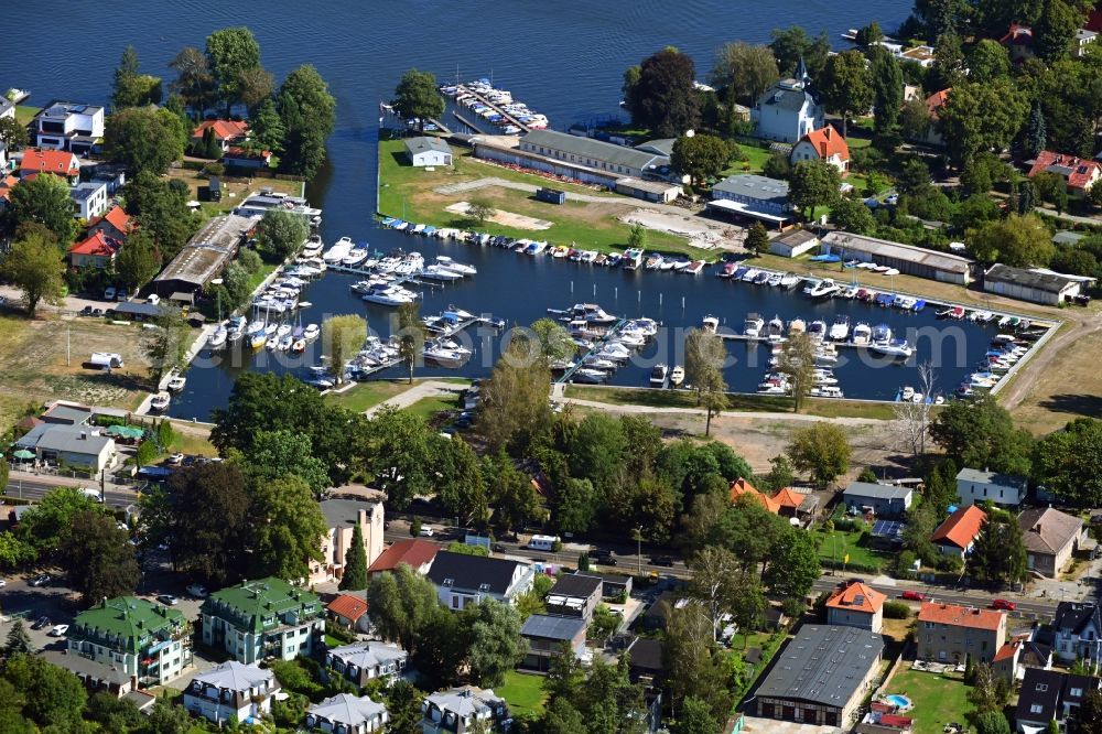 Berlin from the bird's eye view: Pleasure boat marina with docks and moorings on the shore area on Dahme in the district Schmoeckwitz in Berlin, Germany