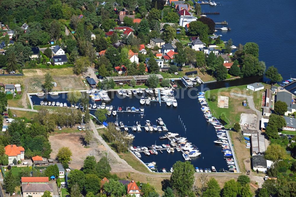 Aerial image Berlin - Pleasure boat marina with docks and moorings on the shore area on Dahme in the district Schmoeckwitz in Berlin, Germany