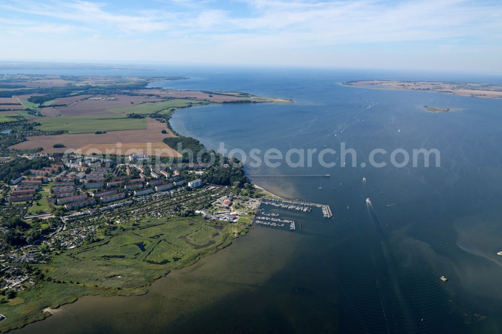 Wismar from the bird's eye view: Pleasure boat marina with docks and moorings on the shore area the Baltic Sea in Wismar in the state Mecklenburg - Western Pomerania