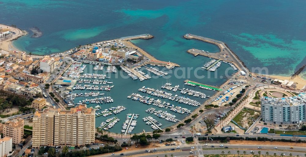 Palma from the bird's eye view: Pleasure boat marina with docks and moorings on the shore area in Palma in Balearische Insel Mallorca, Spain