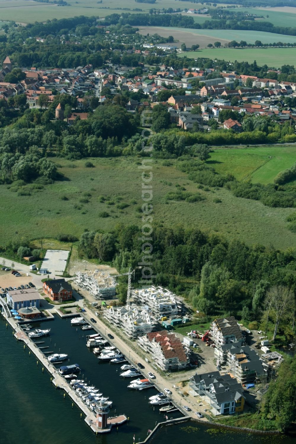 Aerial photograph Plau am See - Pleasure boat marina with docks and moorings on the shore area of Plauer See in Plau am See in the state Mecklenburg - Western Pomerania