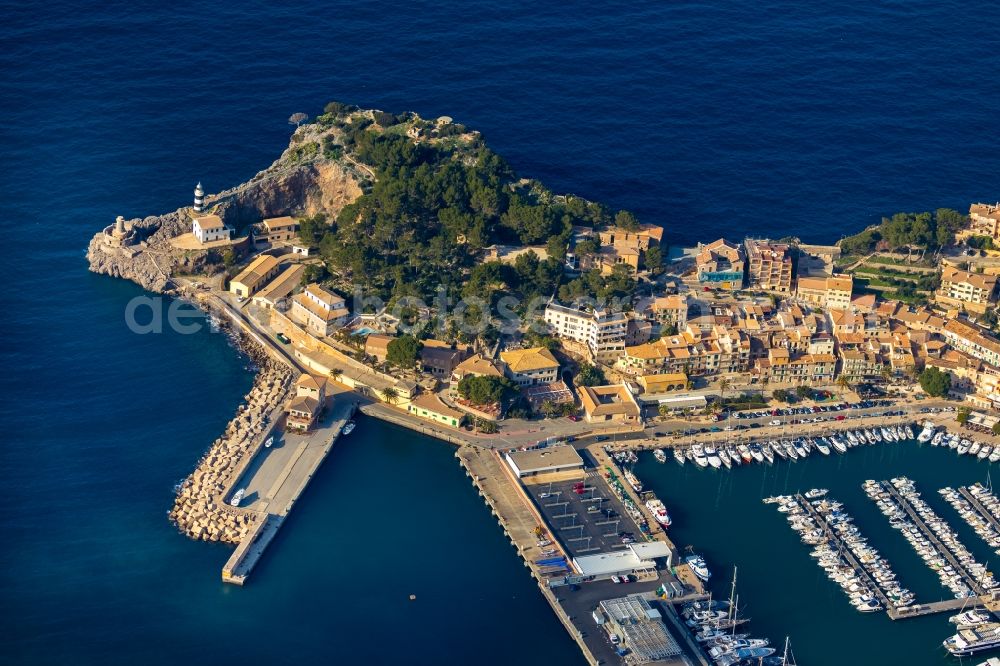 Aerial photograph Soller - Pleasure boat marina with docks and moorings on the shore area Port de SA?ller in Soller in Balearic Islands, Spain