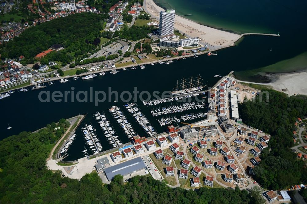 Lübeck from the bird's eye view: Pleasure boat marina with docks and moorings on the shore area of Priwallpromenade in Travemuende in the state Schleswig-Holstein