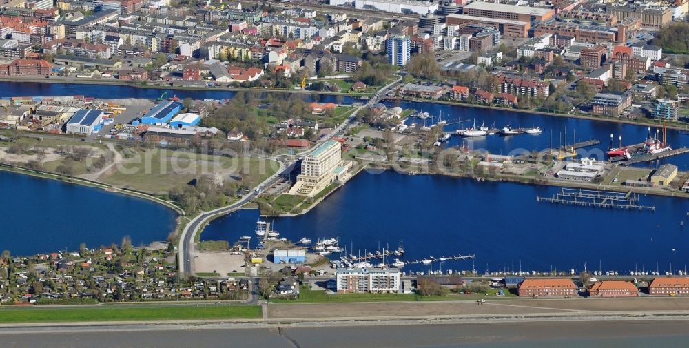 Aerial image Wilhelmshaven - Marina with recreational marine jetties and moorings on the shore area of the pumping station cultural center in Wilhelmshaven in Lower Saxony