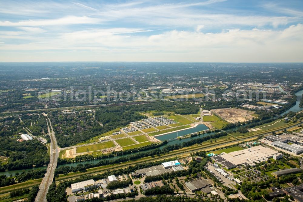 Aerial image Gelsenkirchen - Pleasure boat marina with docks and moorings on the shore area des Rhein-Herne-Kanal on the grounds of the former Graf Bismarck colliery in Gelsenkirchen in the state North Rhine-Westphalia