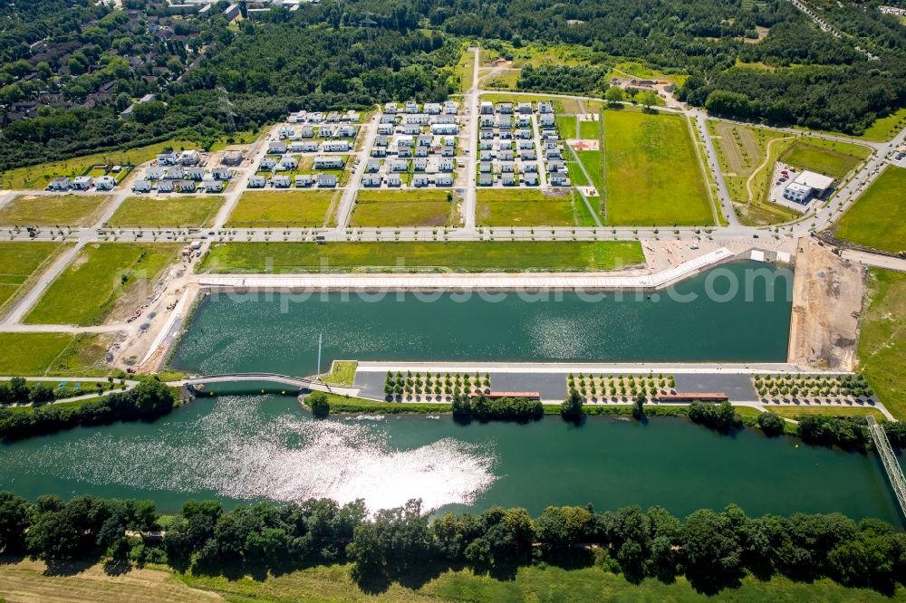 Aerial photograph Gelsenkirchen - Pleasure boat marina with docks and moorings on the shore area des Rhein-Herne-Kanal on the grounds of the former Graf Bismarck colliery in Gelsenkirchen in the state North Rhine-Westphalia