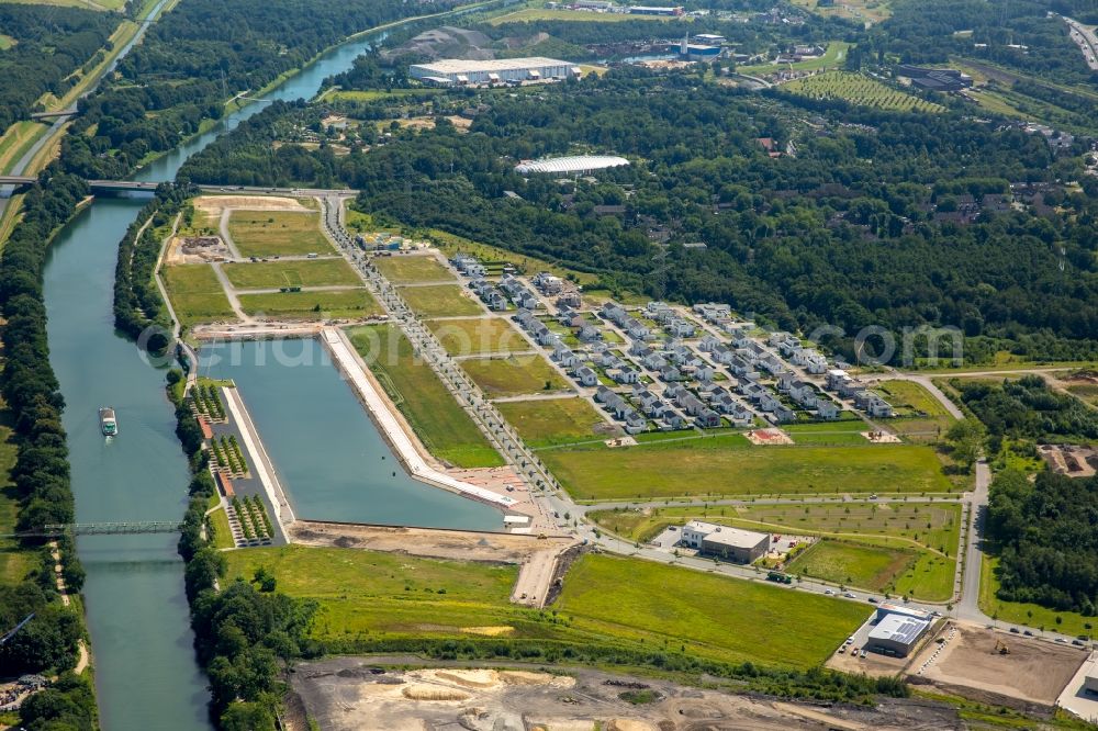 Aerial image Gelsenkirchen - Pleasure boat marina with docks and moorings on the shore area des Rhein-Herne-Kanal on the grounds of the former Graf Bismarck colliery in Gelsenkirchen in the state North Rhine-Westphalia