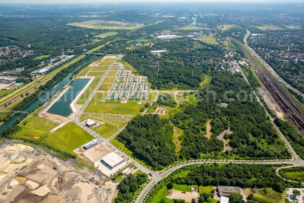 Gelsenkirchen from the bird's eye view: Pleasure boat marina with docks and moorings on the shore area des Rhein-Herne-Kanal on the grounds of the former Graf Bismarck colliery in Gelsenkirchen in the state North Rhine-Westphalia