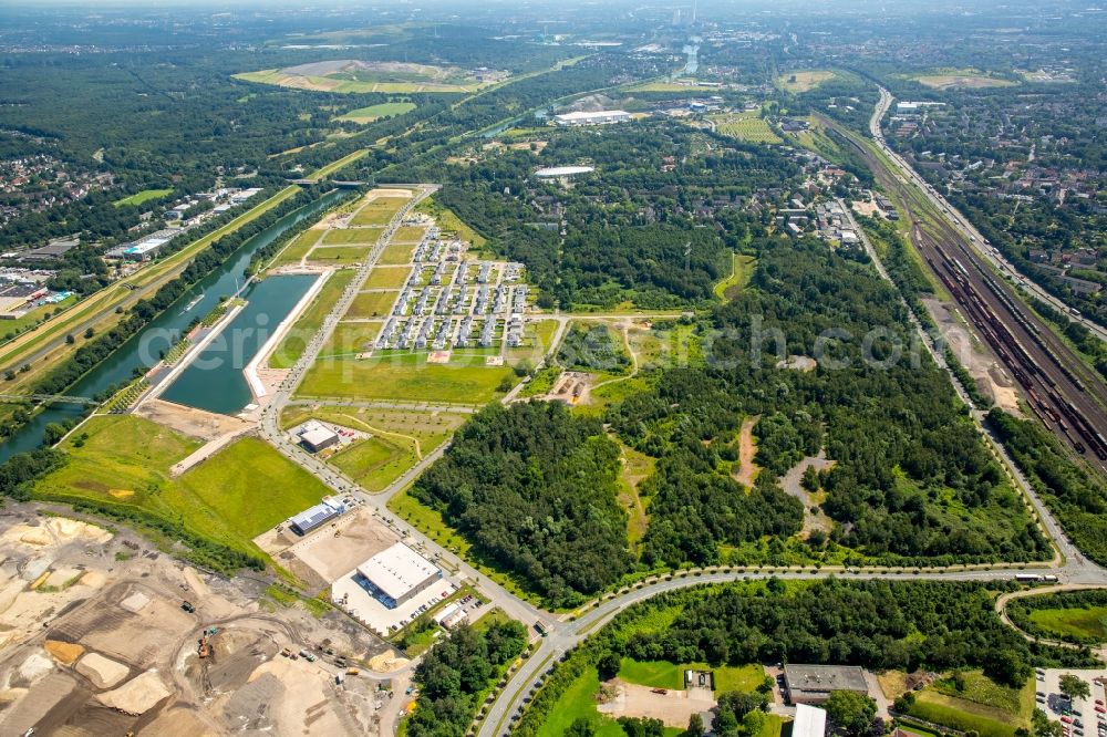 Aerial image Gelsenkirchen - Pleasure boat marina with docks and moorings on the shore area des Rhein-Herne-Kanal on the grounds of the former Graf Bismarck colliery in Gelsenkirchen in the state North Rhine-Westphalia