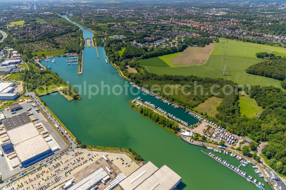 Aerial image Herne - Pleasure boat marina with docks and moorings on the shore area of Rhein-Herne-Kanal in Herne in the state North Rhine-Westphalia, Germany