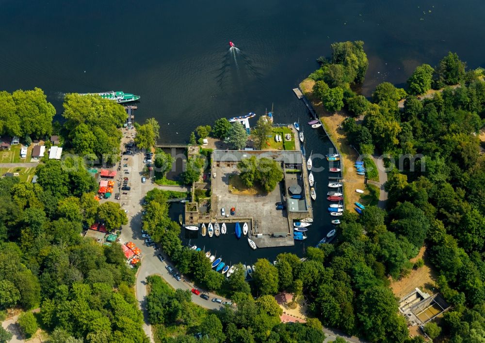 Aerial photograph Essen - Pleasure boat marina with docks and moorings on the shore area the Ruhr in Essen in the state North Rhine-Westphalia, Germany