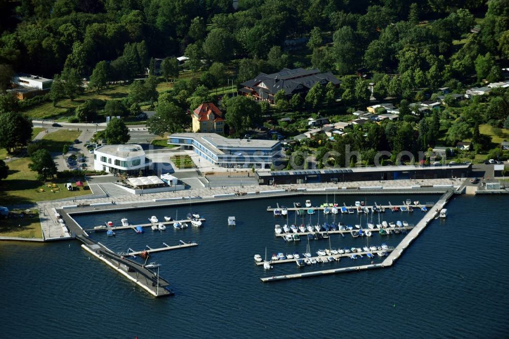 Aerial photograph Senftenberg - Pleasure boat marina with docks and moorings on the shore area of Stadthafen Senftenberg on Steindamm in Senftenberg in the state Brandenburg, Germany