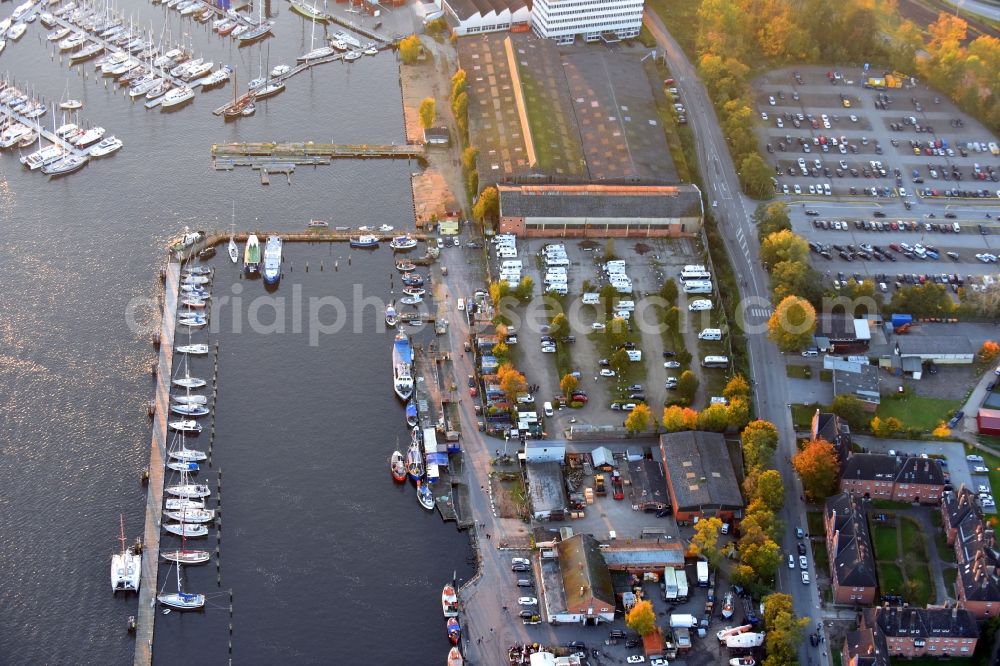 Aerial photograph Travemünde - Pleasure boat marina with docks and moorings on the shore area of Trave in Travemuende in the state Schleswig-Holstein, Germany