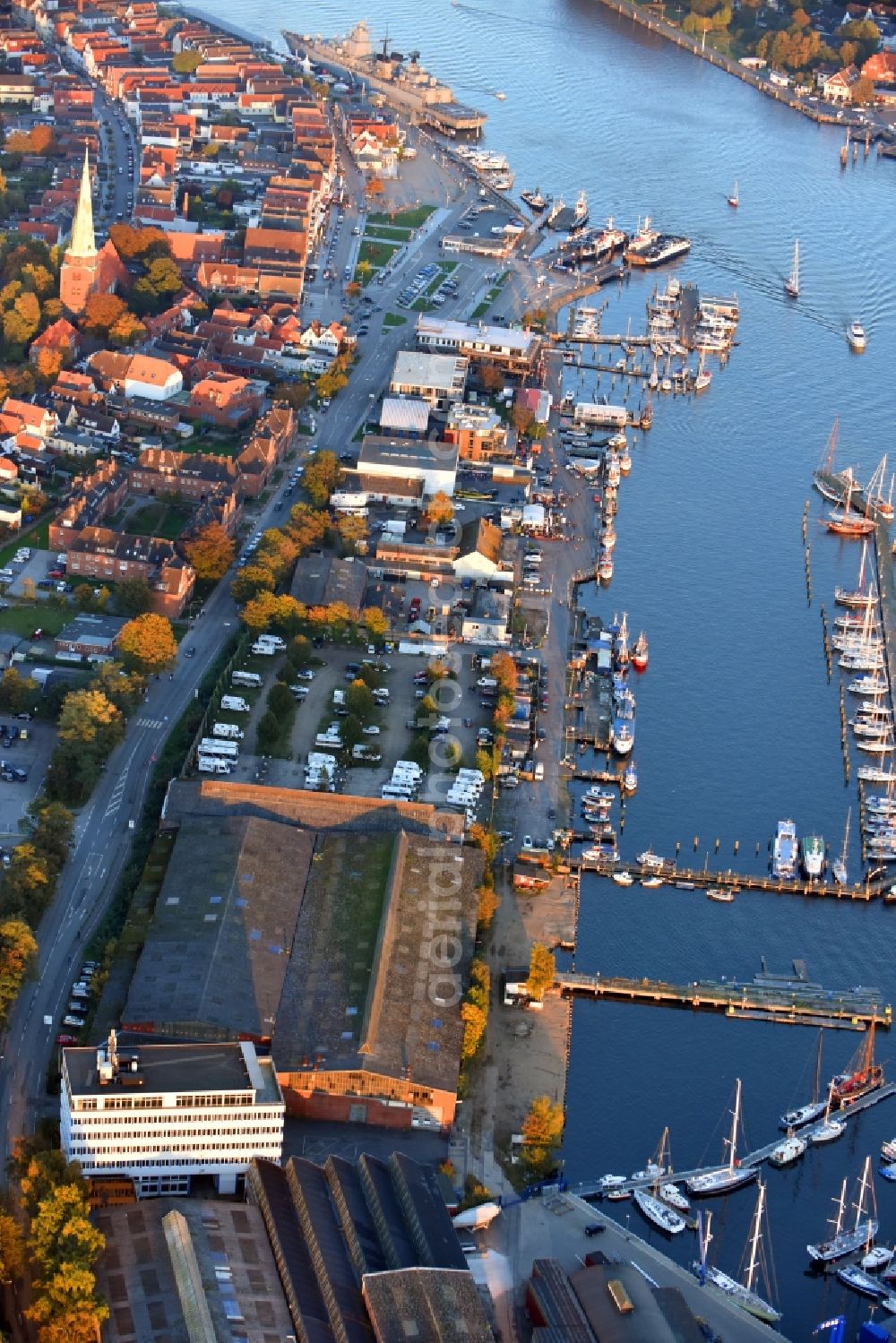 Aerial image Travemünde - Pleasure boat marina with docks and moorings on the shore area of Trave in Travemuende in the state Schleswig-Holstein, Germany