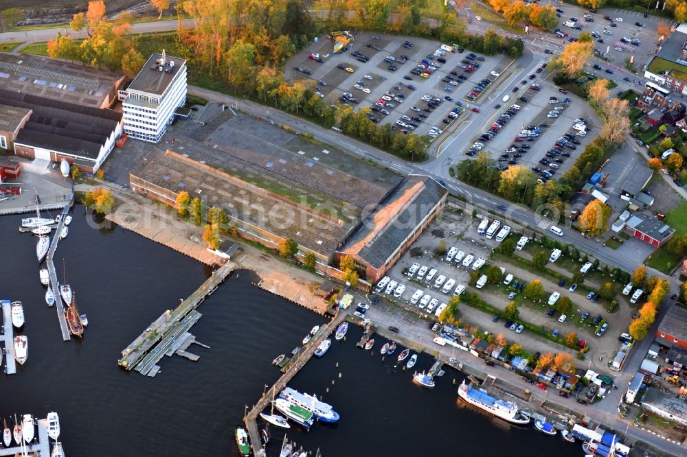 Aerial image Travemünde - Pleasure boat marina with docks and moorings on the shore area of Trave in Travemuende in the state Schleswig-Holstein, Germany