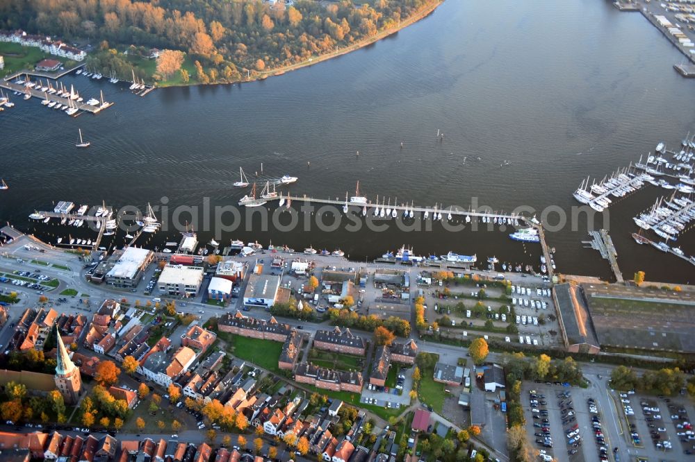 Travemünde from the bird's eye view: Pleasure boat marina with docks and moorings on the shore area of Trave in Travemuende in the state Schleswig-Holstein, Germany