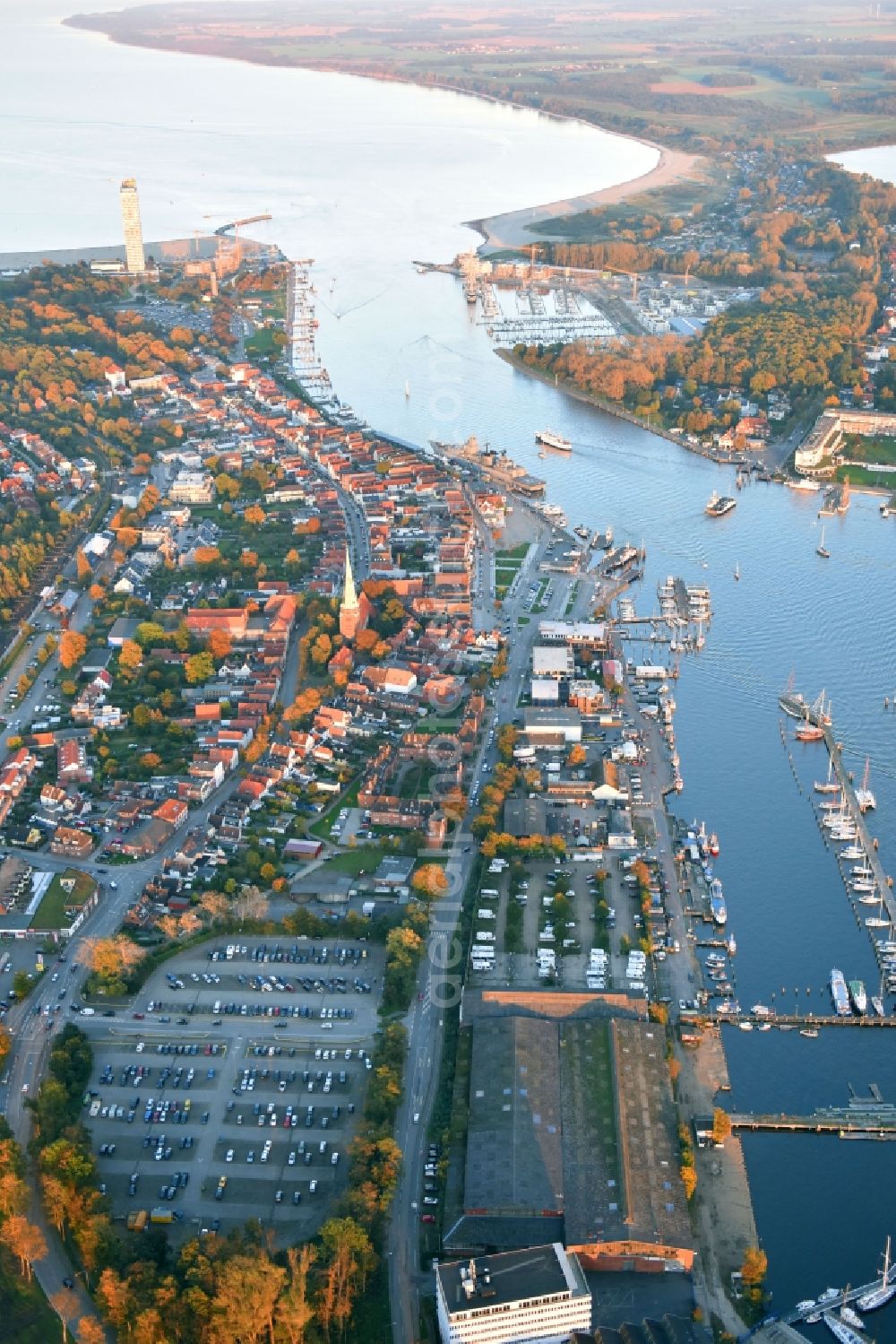 Travemünde from the bird's eye view: Pleasure boat marina with docks and moorings on the shore area of Trave in Travemuende in the state Schleswig-Holstein, Germany