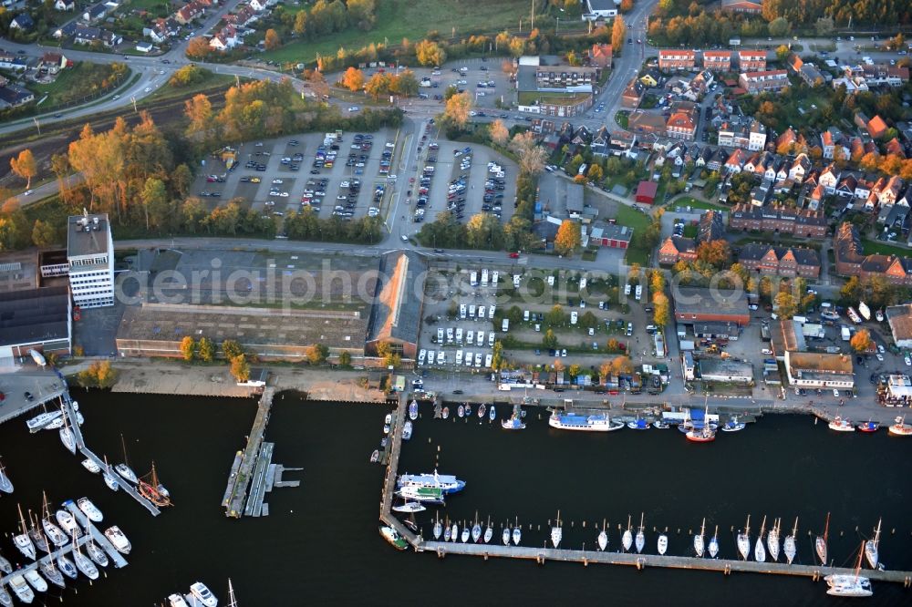 Travemünde from the bird's eye view: Pleasure boat marina with docks and moorings on the shore area of Trave in Travemuende in the state Schleswig-Holstein, Germany